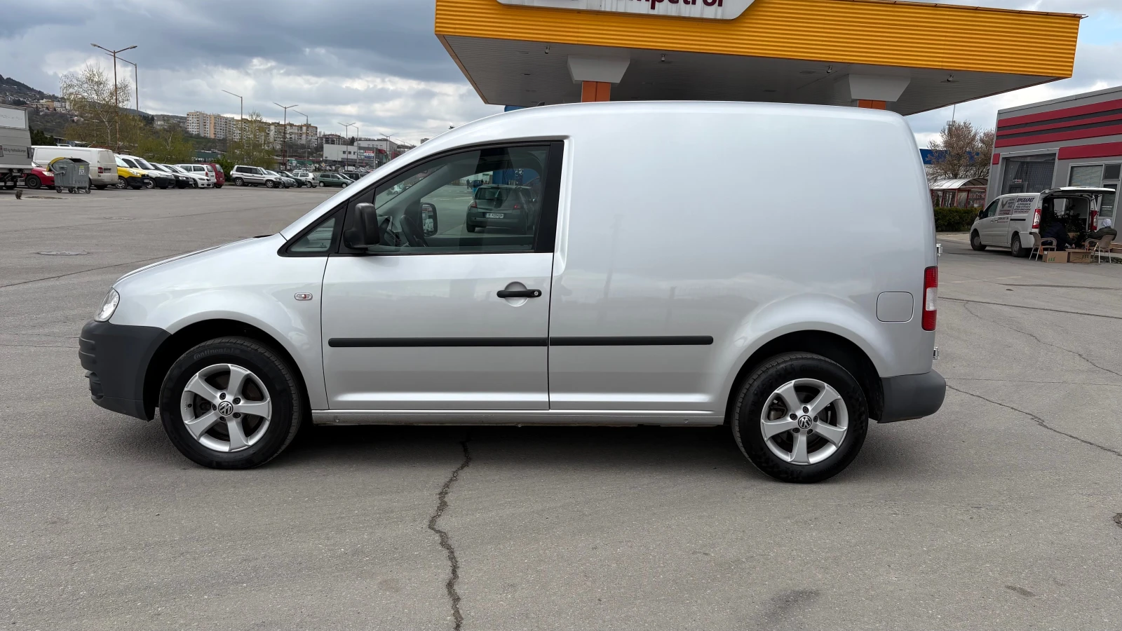 VW Caddy 1.9 tdi NAVI, снимка 8 - Автомобили и джипове - 54212002