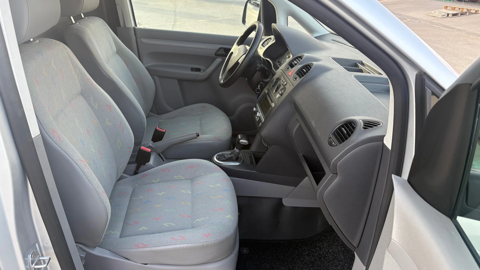 VW Caddy 1.9 tdi NAVI, снимка 14 - Автомобили и джипове - 54212002