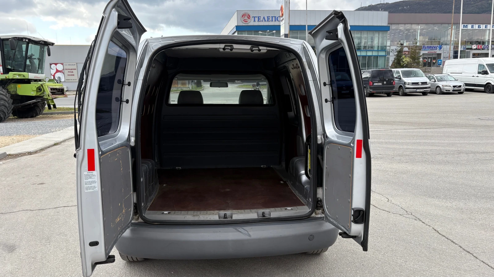 VW Caddy 1.9 tdi NAVI, снимка 9 - Автомобили и джипове - 54212002