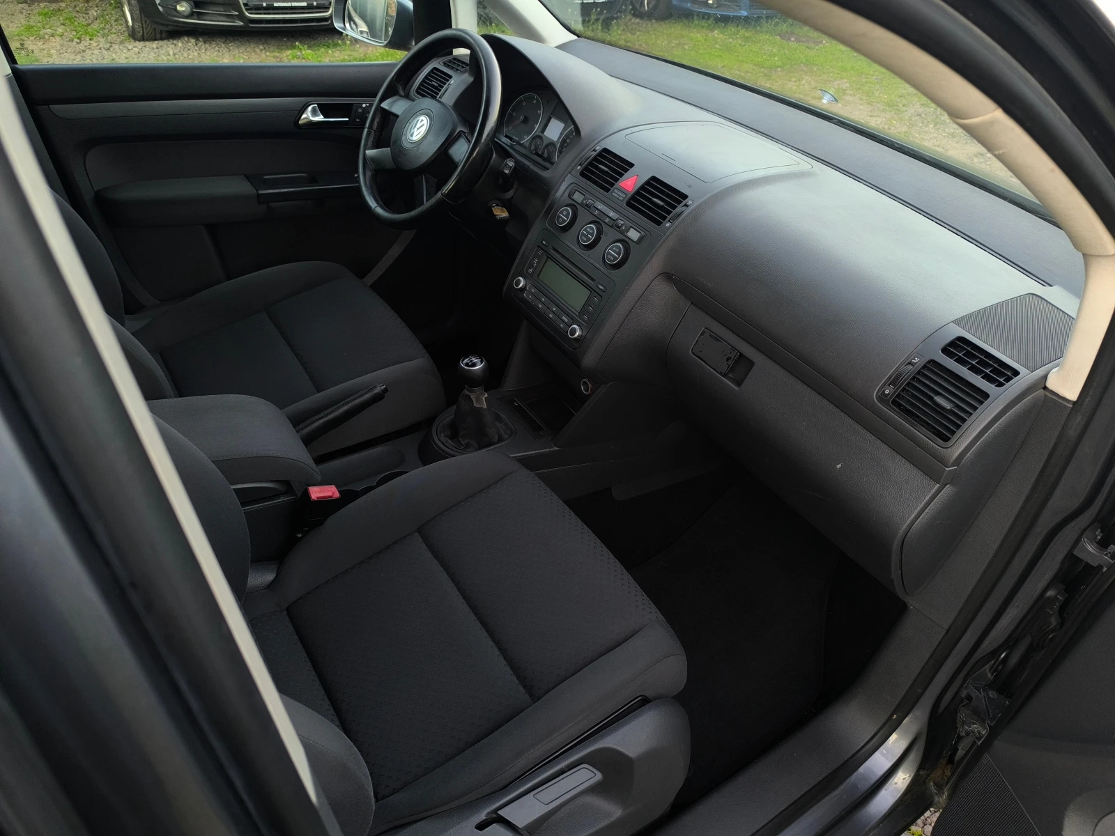 VW Touran -1.9TDI-105кс-6 скорости-КЛИМАТРОНИК-, снимка 15 - Автомобили и джипове - 54234434