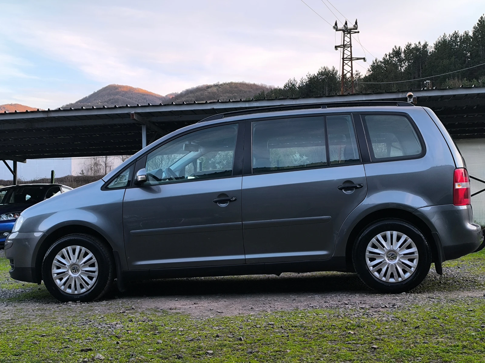 VW Touran -1.9TDI-105кс-6 скорости-КЛИМАТРОНИК-, снимка 6 - Автомобили и джипове - 54234434