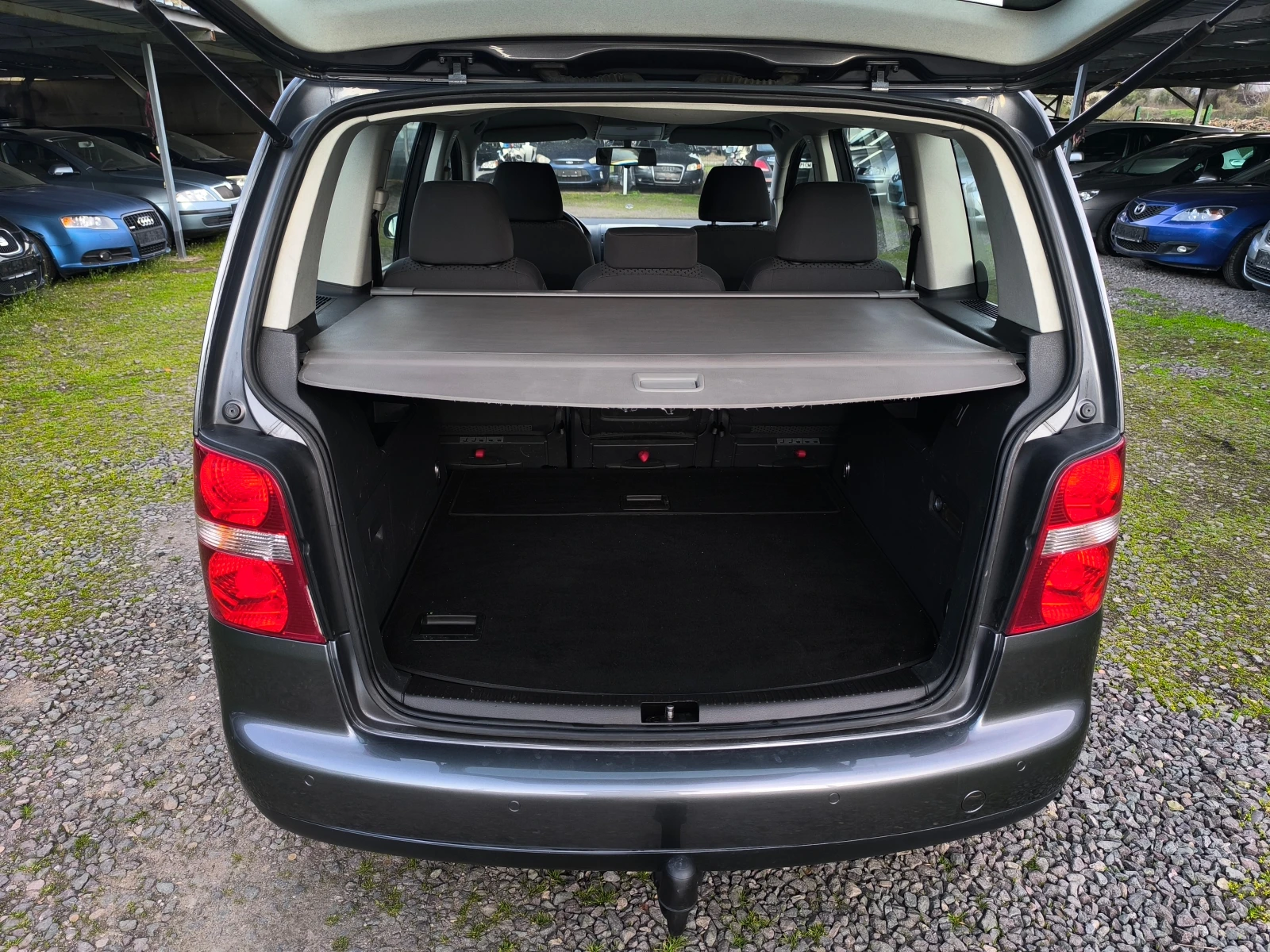 VW Touran -1.9TDI-105кс-6 скорости-КЛИМАТРОНИК-, снимка 13 - Автомобили и джипове - 54234434