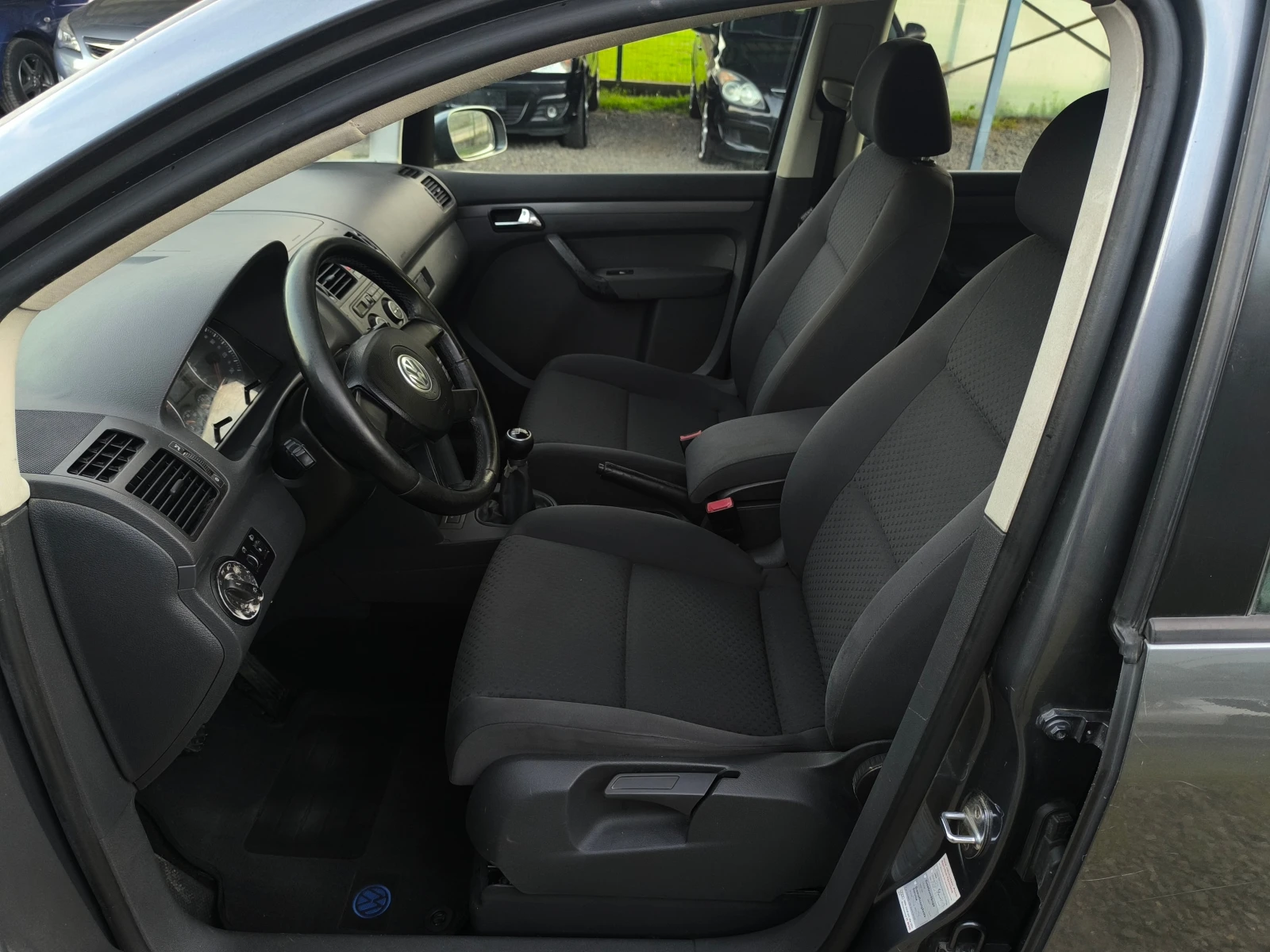 VW Touran -1.9TDI-105кс-6 скорости-КЛИМАТРОНИК-, снимка 9 - Автомобили и джипове - 54234434