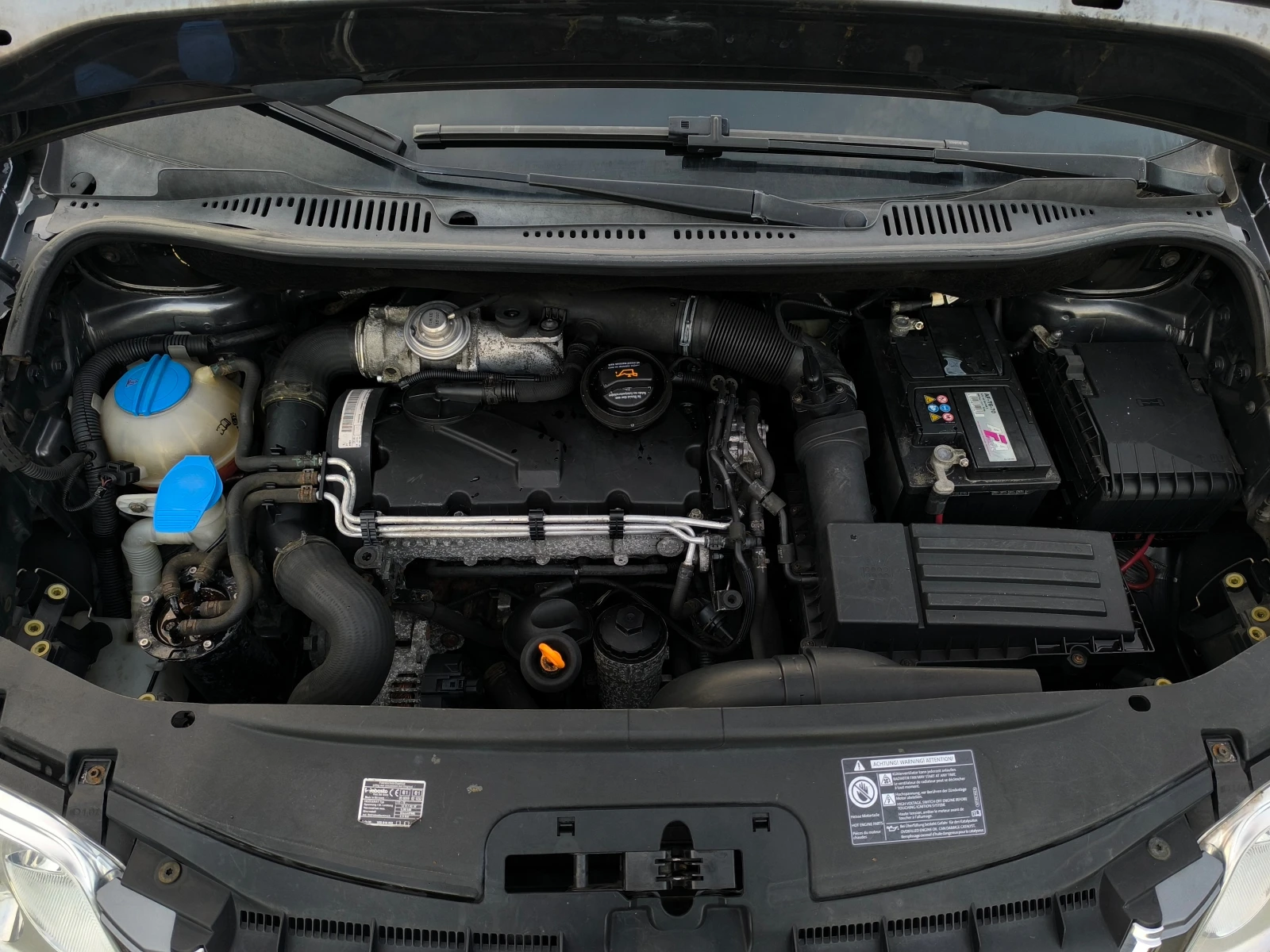 VW Touran -1.9TDI-105кс-6 скорости-КЛИМАТРОНИК-, снимка 17 - Автомобили и джипове - 54234434