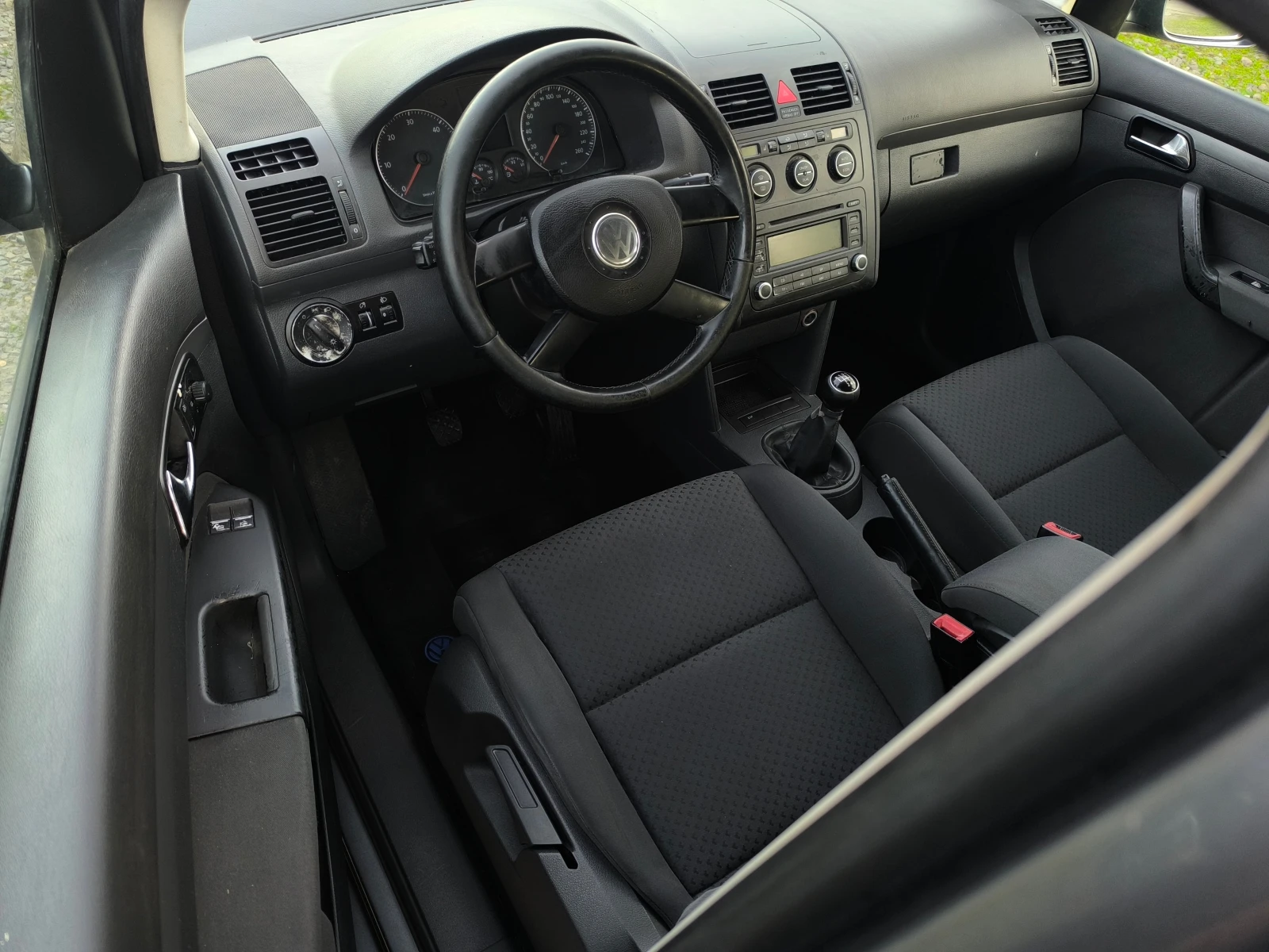 VW Touran -1.9TDI-105кс-6 скорости-КЛИМАТРОНИК-, снимка 10 - Автомобили и джипове - 54234434