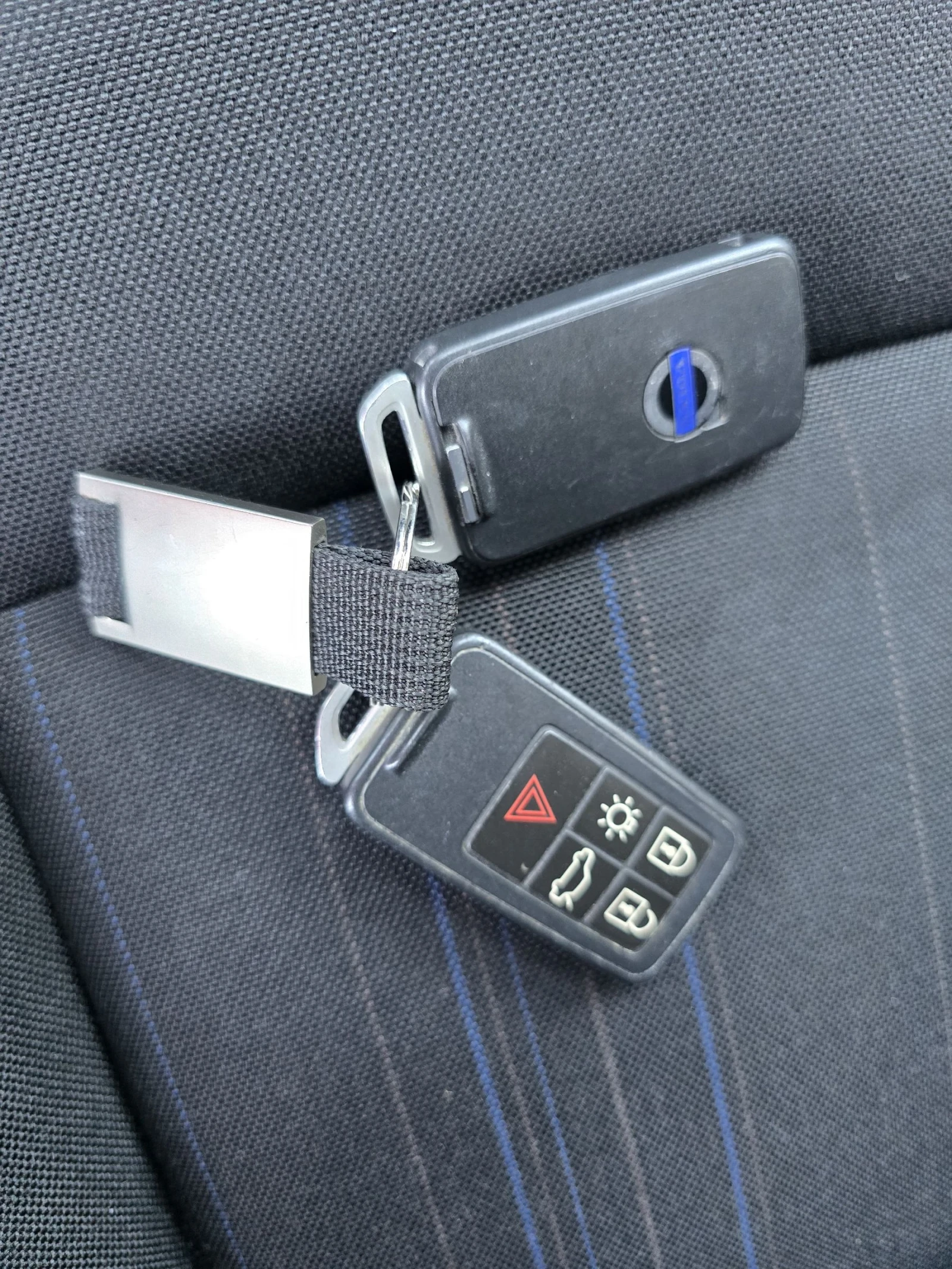 Volvo V60 1.6d, снимка 15 - Автомобили и джипове - 54319308