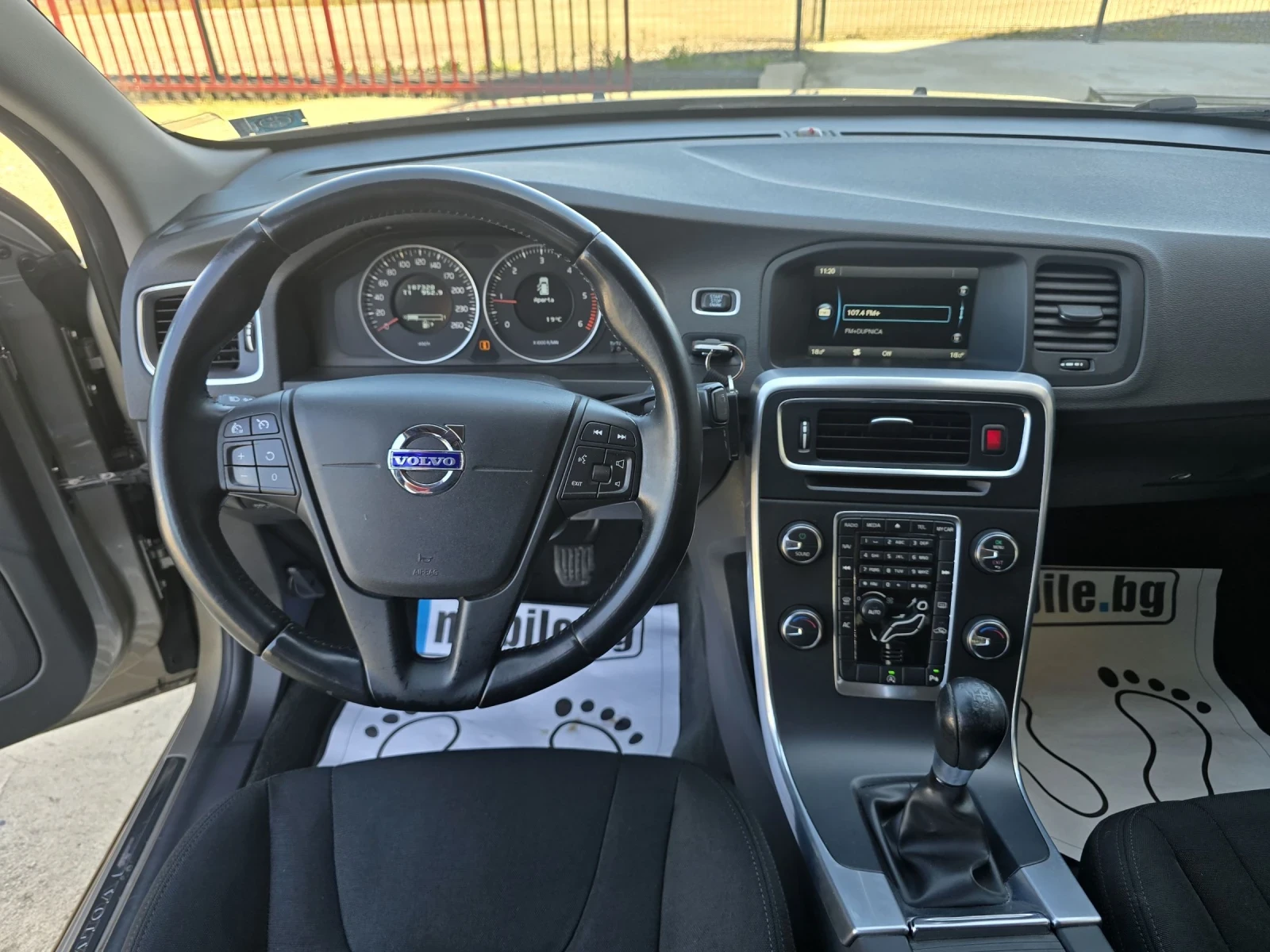 Volvo V60 1.6d, снимка 9 - Автомобили и джипове - 54319308