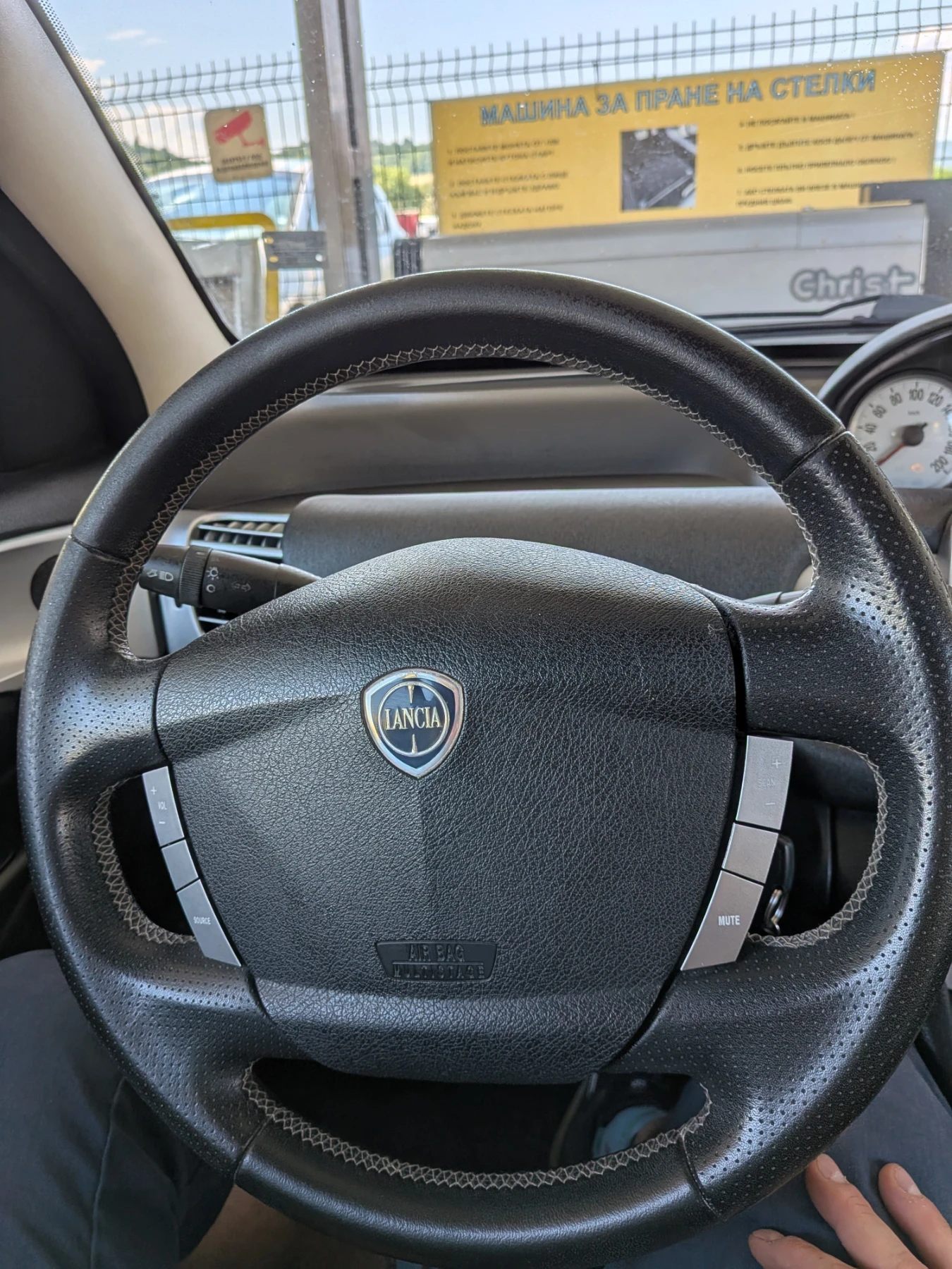 Lancia Ypsilon, снимка 11 - Автомобили и джипове - 55043166