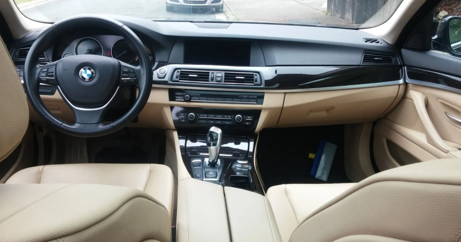 BMW 520 Комби / панорама / динамикдрайв, снимка 12 - Автомобили и джипове - 55064918