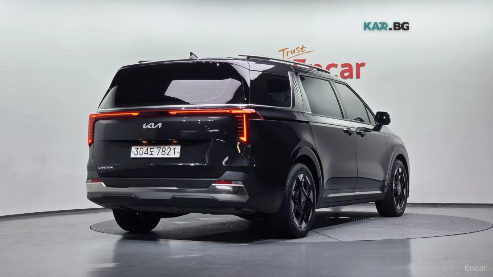 Kia Carnival SIGNATURE* 7МЕСТЕН* ДИСТРОНИК* 360* МАСАЖИ* ОБДУХ*, снимка 3 - Автомобили и джипове - 55824159