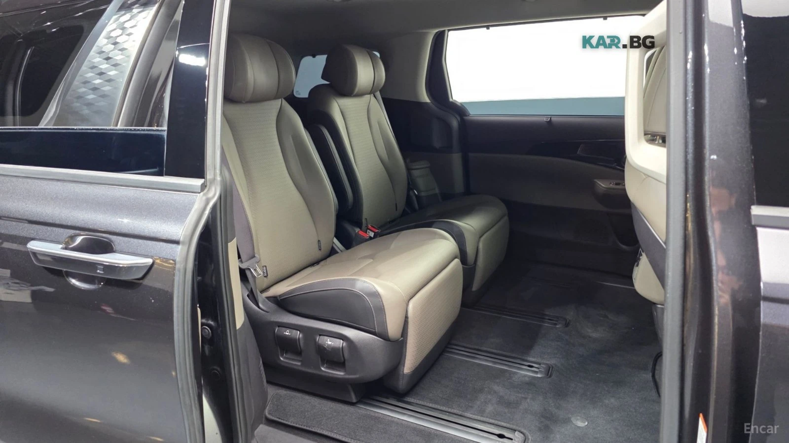 Kia Carnival SIGNATURE* 7МЕСТЕН* ДИСТРОНИК* 360* МАСАЖИ* ОБДУХ*, снимка 10 - Автомобили и джипове - 55824159