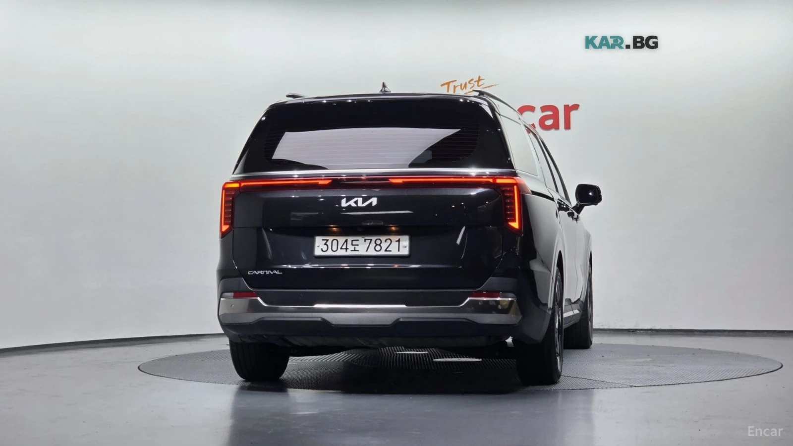 Kia Carnival SIGNATURE* 7МЕСТЕН* ДИСТРОНИК* 360* МАСАЖИ* ОБДУХ*, снимка 4 - Автомобили и джипове - 55824159
