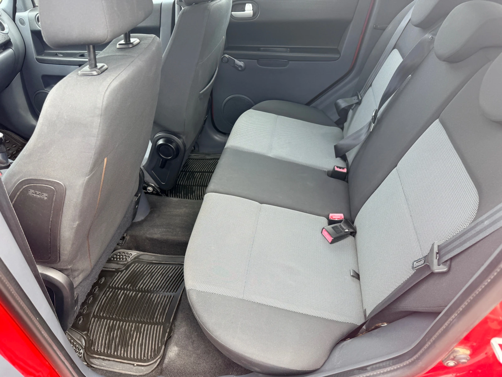 Mitsubishi Colt 1.3i, снимка 12 - Автомобили и джипове - 56049434