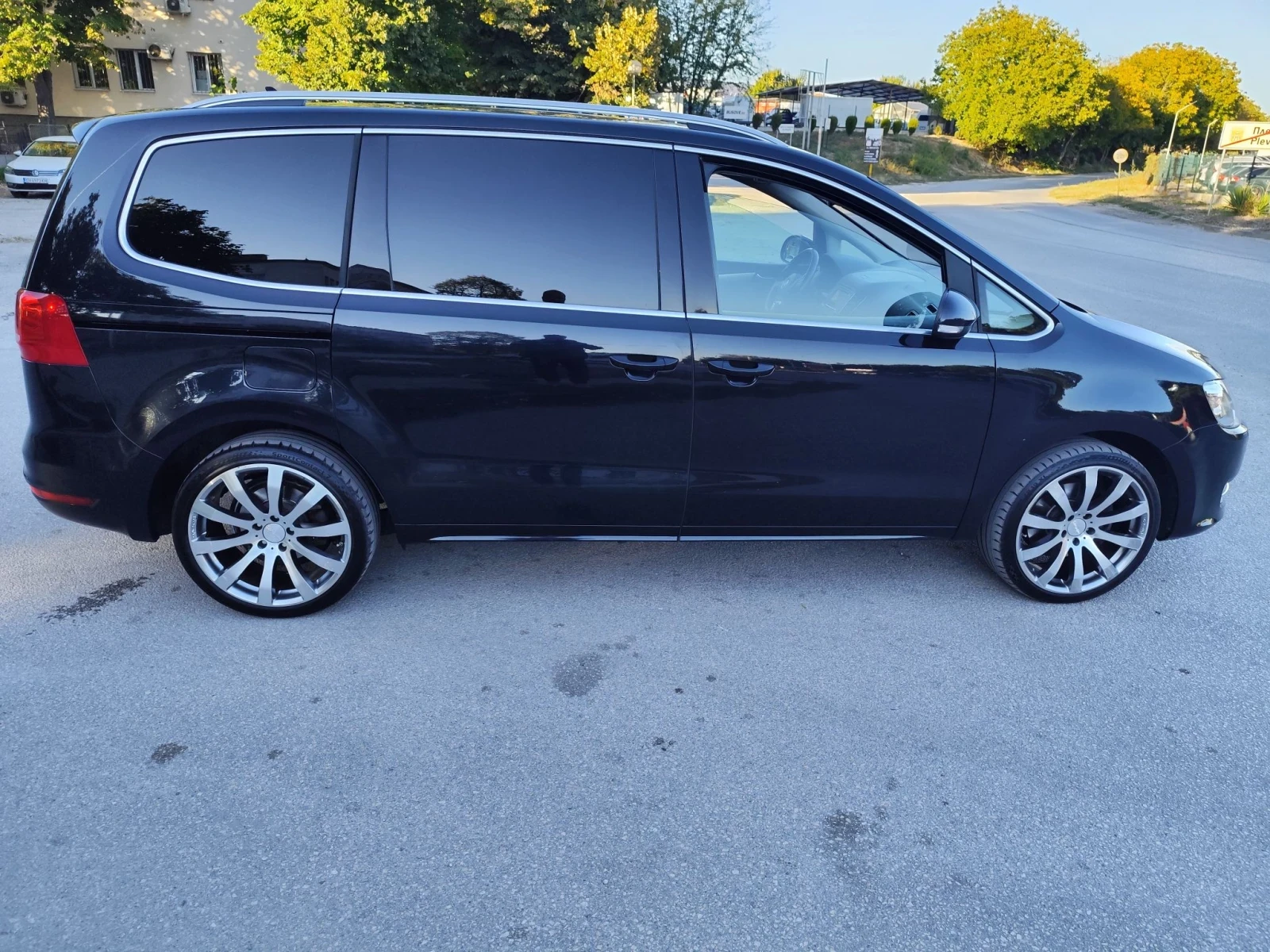 VW Sharan 2.0 TSI Highline Швейцария , снимка 15 - Автомобили и джипове - 56339840