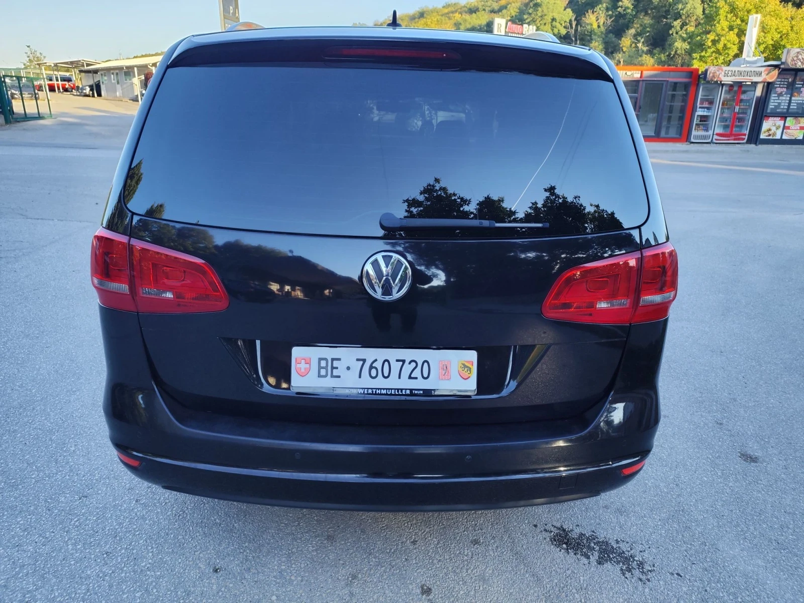 VW Sharan 2.0 TSI Highline Швейцария , снимка 11 - Автомобили и джипове - 56339840