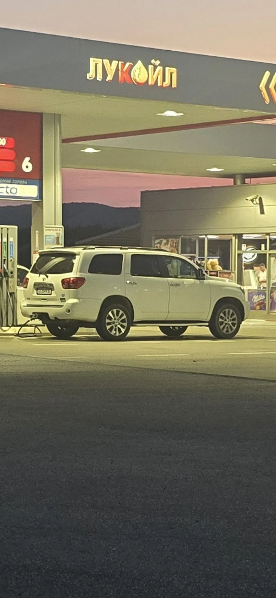 Toyota Sequoia 2011 газ.4х4 Бартер  - изображение 2