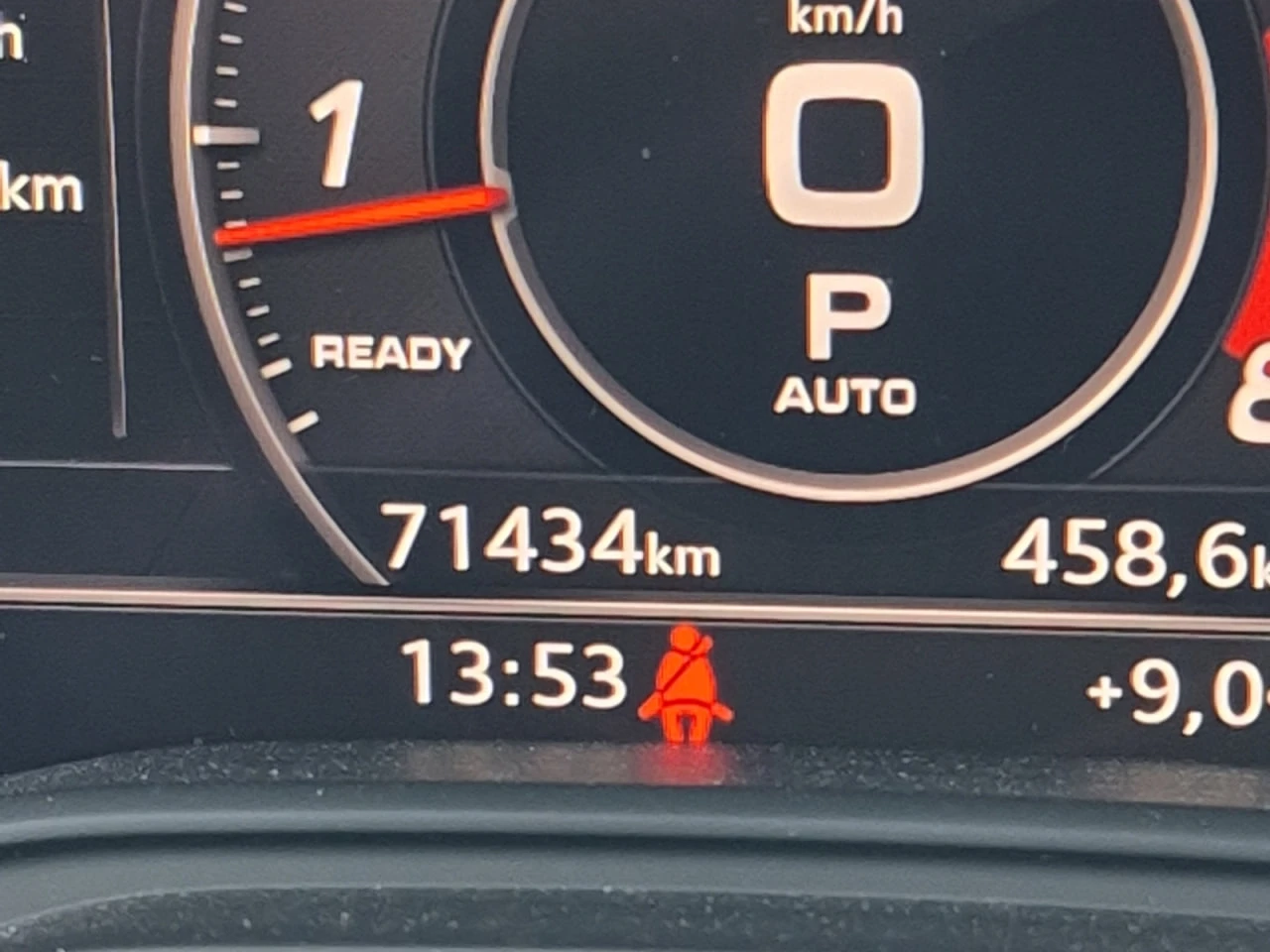 Audi SQ5 * АВТО КРЕДИТ* ЦЕНА ДО БГ * Сервизна история *  - изображение 9