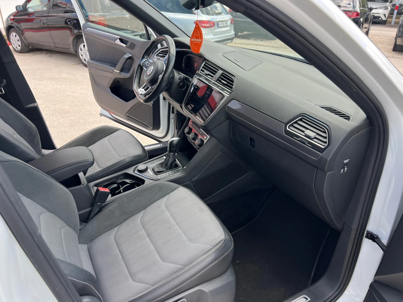 VW Tiguan Allspace 4-motion , снимка 13 - Автомобили и джипове - 54380790