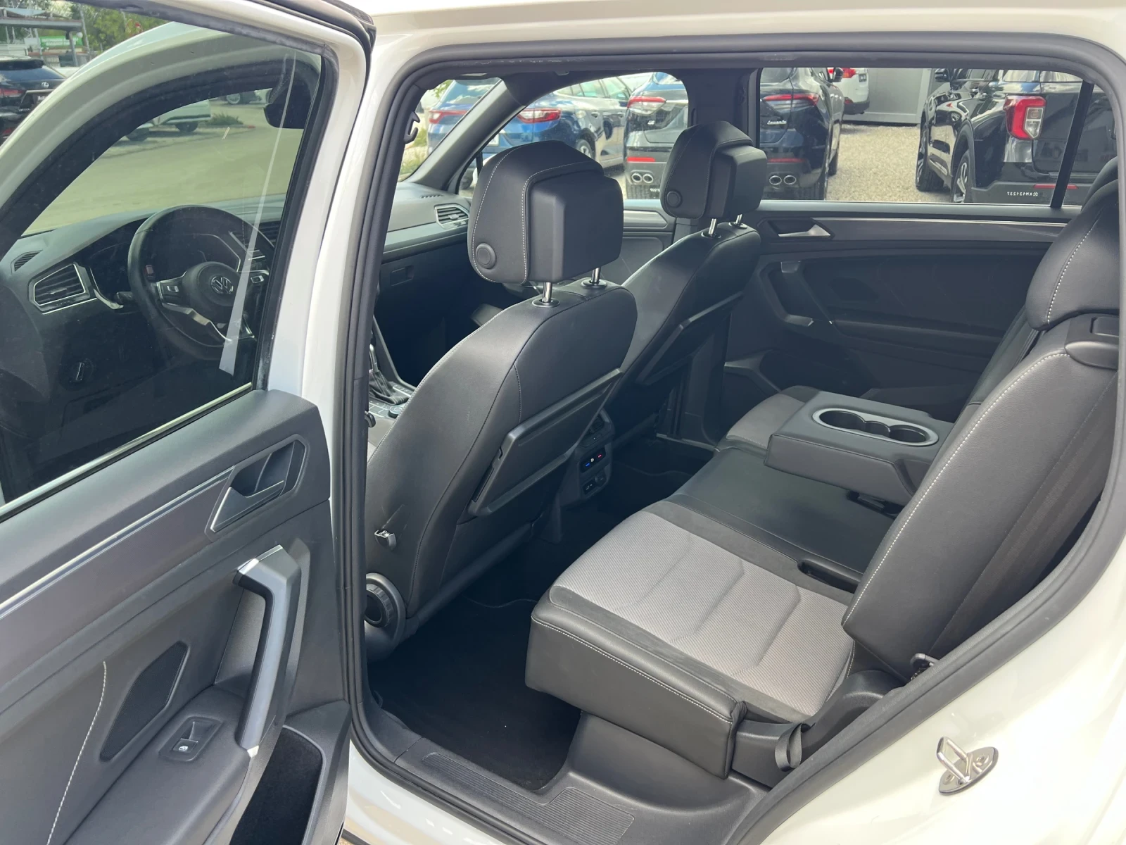 VW Tiguan Allspace 4-motion , снимка 11 - Автомобили и джипове - 54380790