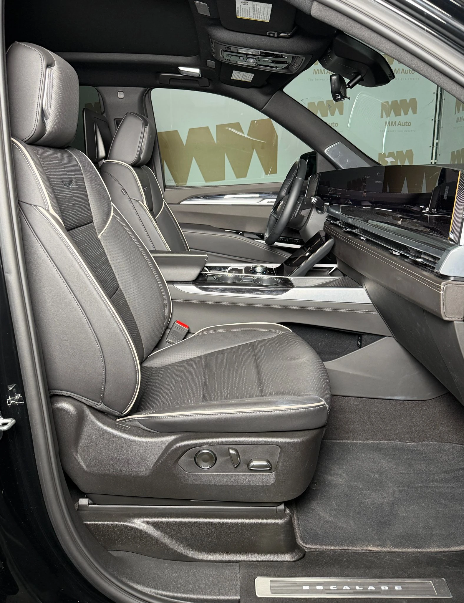 Cadillac Escalade 6.2 V8 AWD* HuD* Pano* AKG* TV, снимка 11 - Автомобили и джипове - 54760476