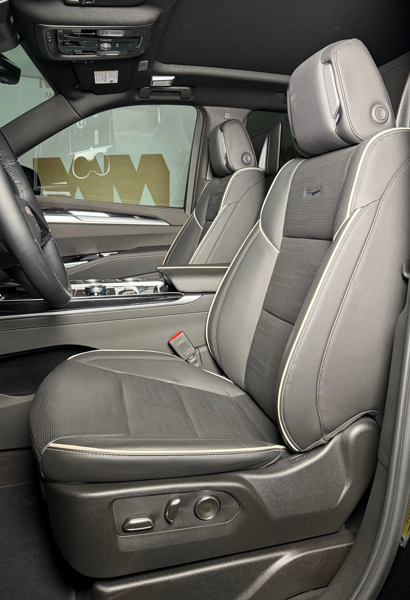 Cadillac Escalade 6.2 V8 AWD* HuD* Pano* AKG* TV, снимка 8 - Автомобили и джипове - 54760476