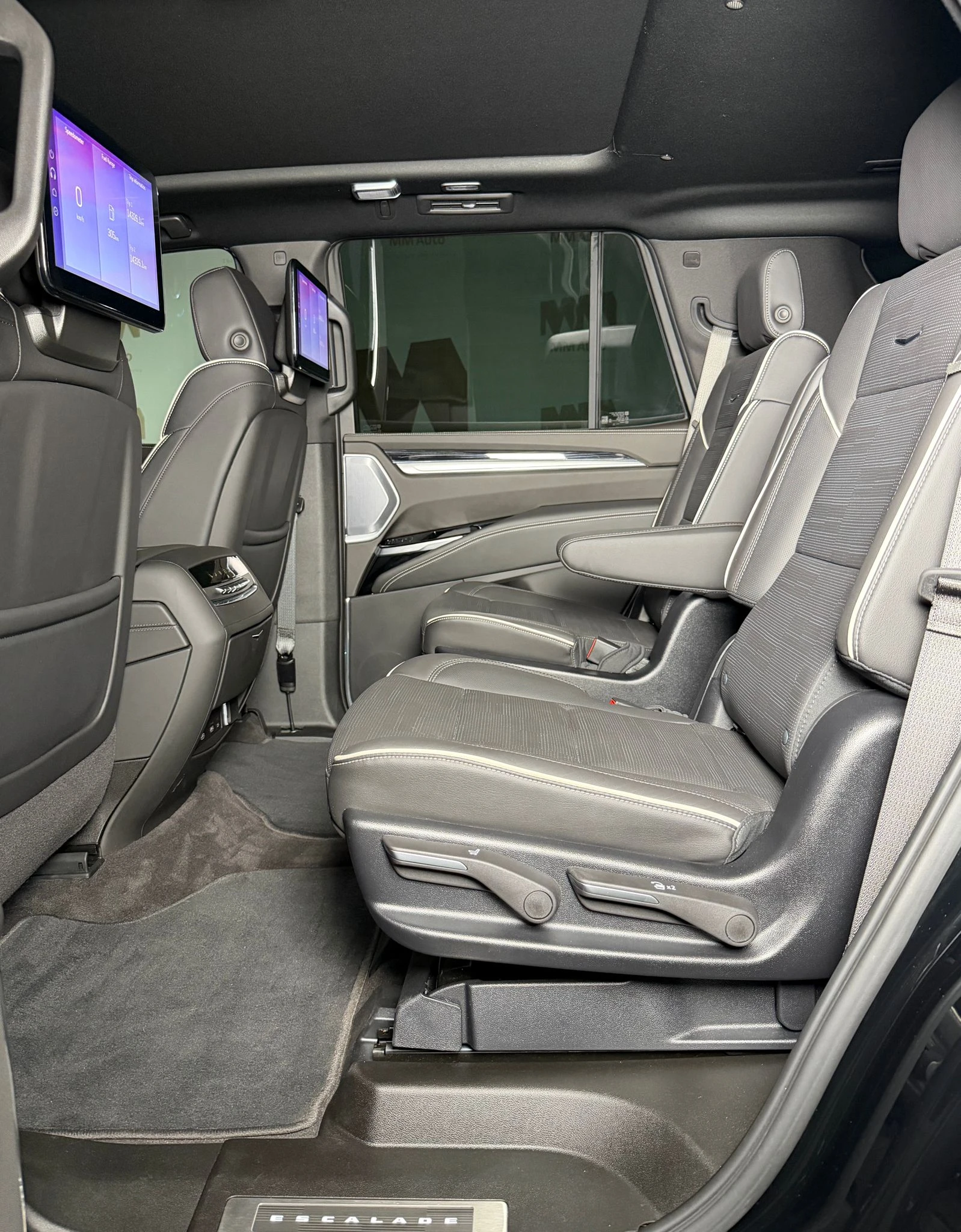 Cadillac Escalade 6.2 V8 AWD* HuD* Pano* AKG* TV, снимка 12 - Автомобили и джипове - 54760476