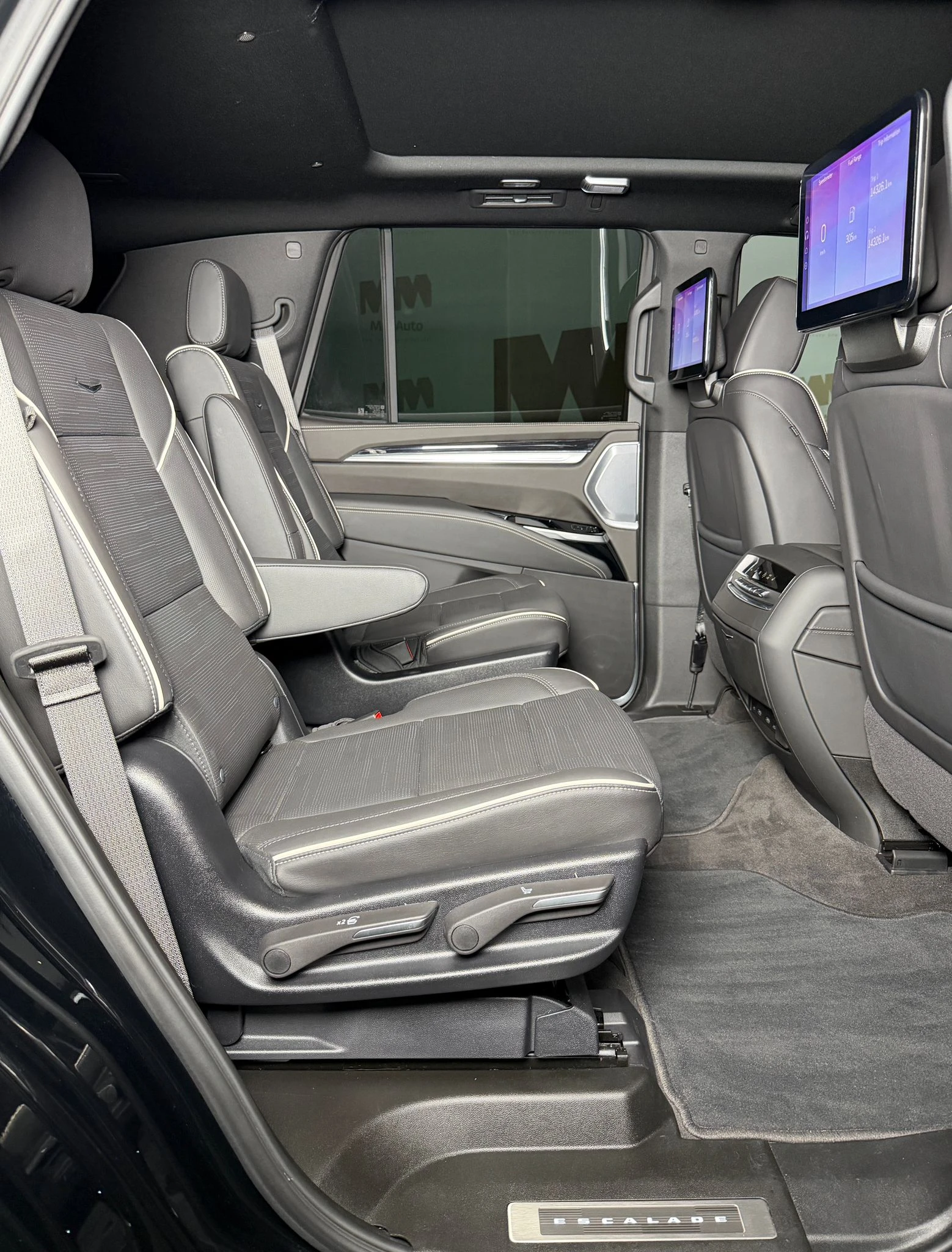 Cadillac Escalade 6.2 V8 AWD* HuD* Pano* AKG* TV, снимка 14 - Автомобили и джипове - 54760476