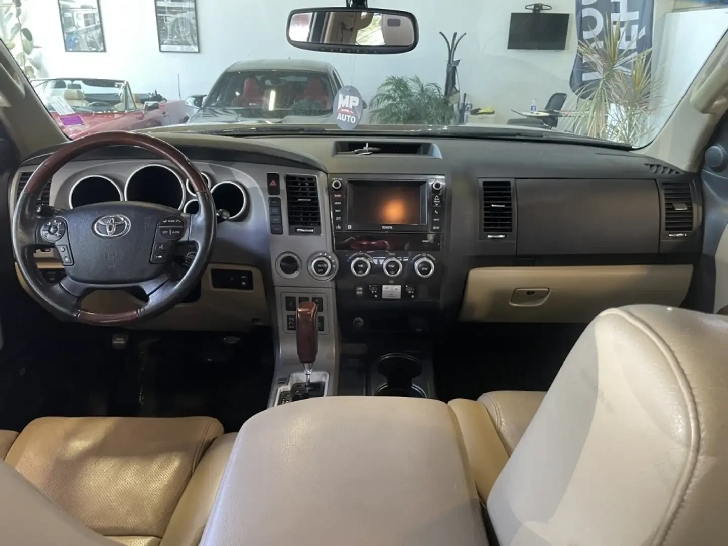 Toyota Sequoia 5.7* V8* JBL* ПОДГРЕВ* КАМЕРА* КОЖА* , снимка 8 - Автомобили и джипове - 54832211