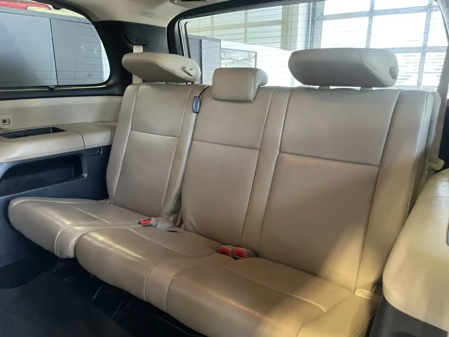 Toyota Sequoia 5.7* V8* JBL* ПОДГРЕВ* КАМЕРА* КОЖА* , снимка 16 - Автомобили и джипове - 54832211