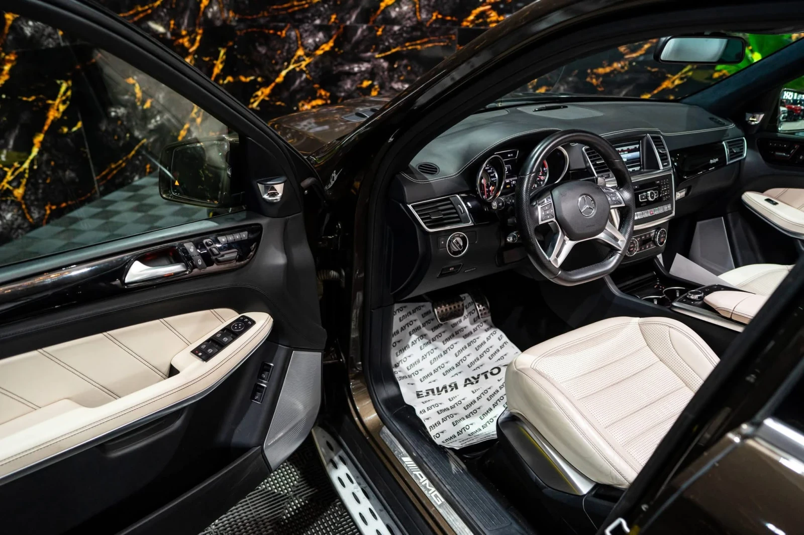 Mercedes-Benz GL 63 AMG DESIGNO 7 МЕСТЕН LED ПАНО B&O 3XTV ЛИЗИНГ 100% , снимка 11 - Автомобили и джипове - 54985482