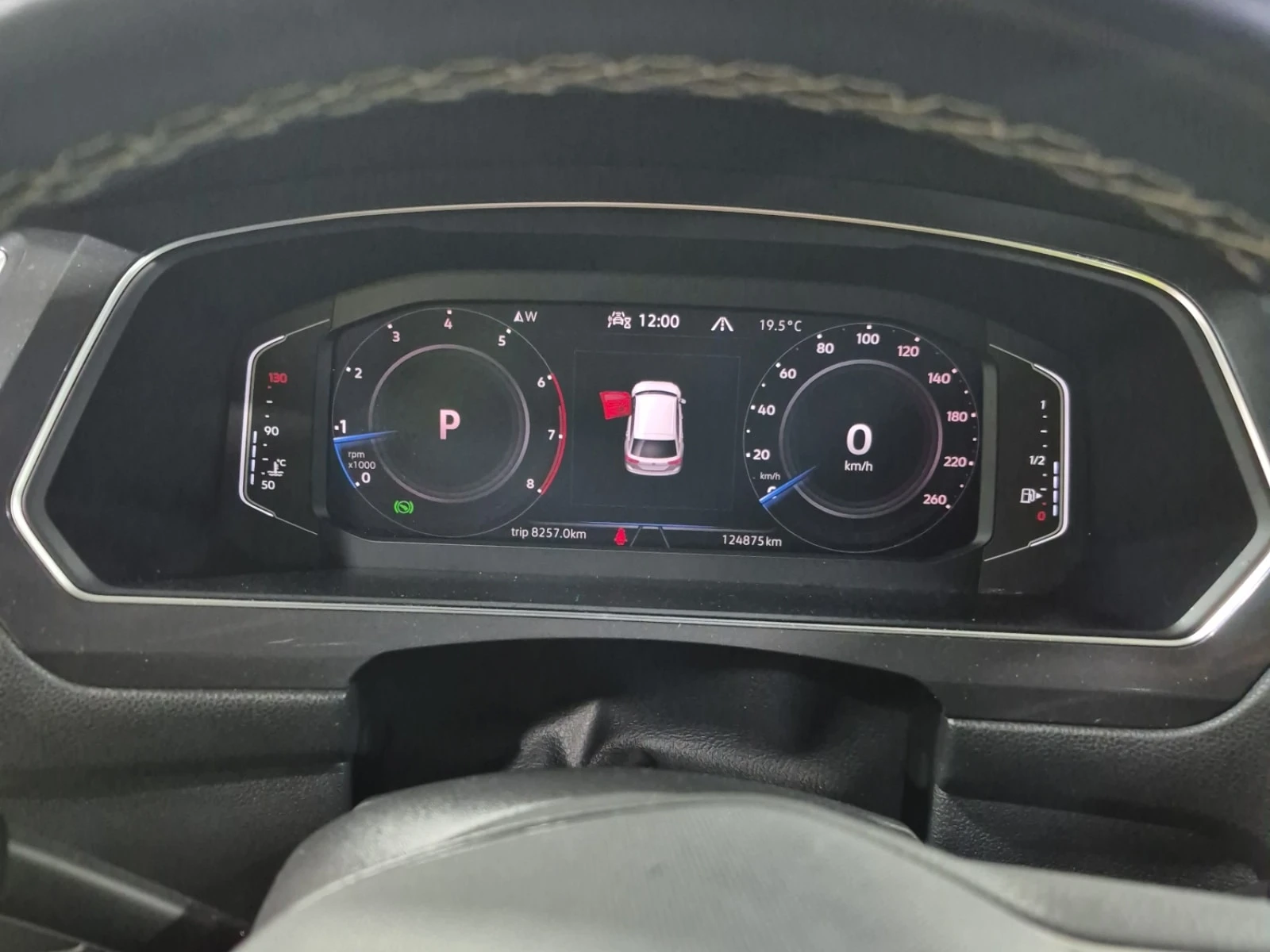 VW Tiguan * Comfortline R Line Black Edition * CARFAX * , снимка 8 - Автомобили и джипове - 56062863