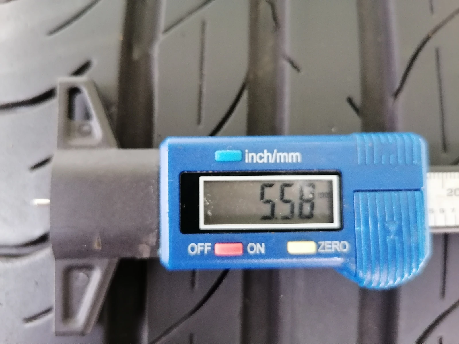 Гуми Летни 235/60R18, снимка 7 - Гуми и джанти - 54613019