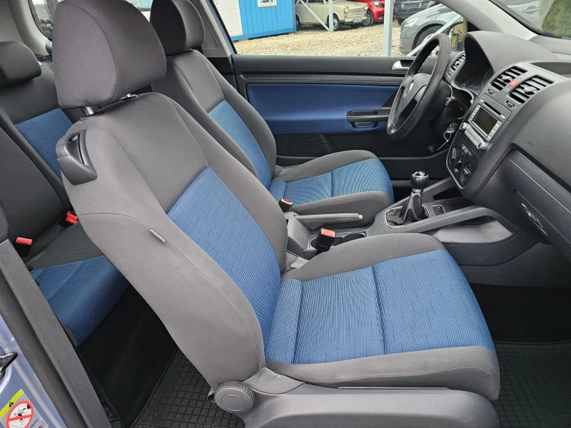 VW Golf 1.4i КЛИМАТИК РЕАЛНИ КИЛОМЕТРИ, снимка 13 - Автомобили и джипове - 48289573