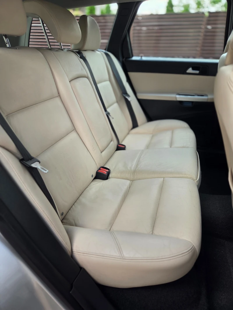 Volvo V50 D2 R-DESIGN УНИКАТ, снимка 5 - Автомобили и джипове - 51324179