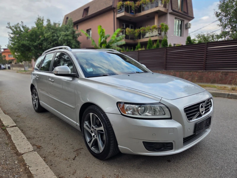 Volvo V50 D2 R-DESIGN УНИКАТ, снимка 3 - Автомобили и джипове - 51324179