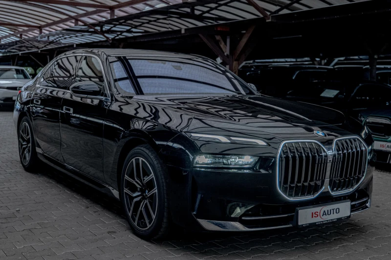 BMW 740 d/BMW Individual/Bower&Wilkins/Камера 360/Панорама, снимка 2 - Автомобили и джипове - 51955303