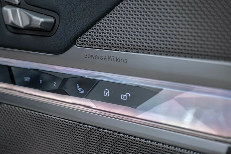 BMW 740 d/BMW Individual/Bower&Wilkins/Камера 360/Панорама, снимка 9 - Автомобили и джипове - 51955303