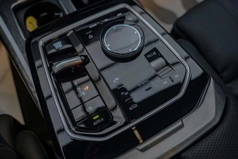 BMW 740 d/BMW Individual/Bower&Wilkins/Камера 360/Панорама, снимка 10 - Автомобили и джипове - 51955303