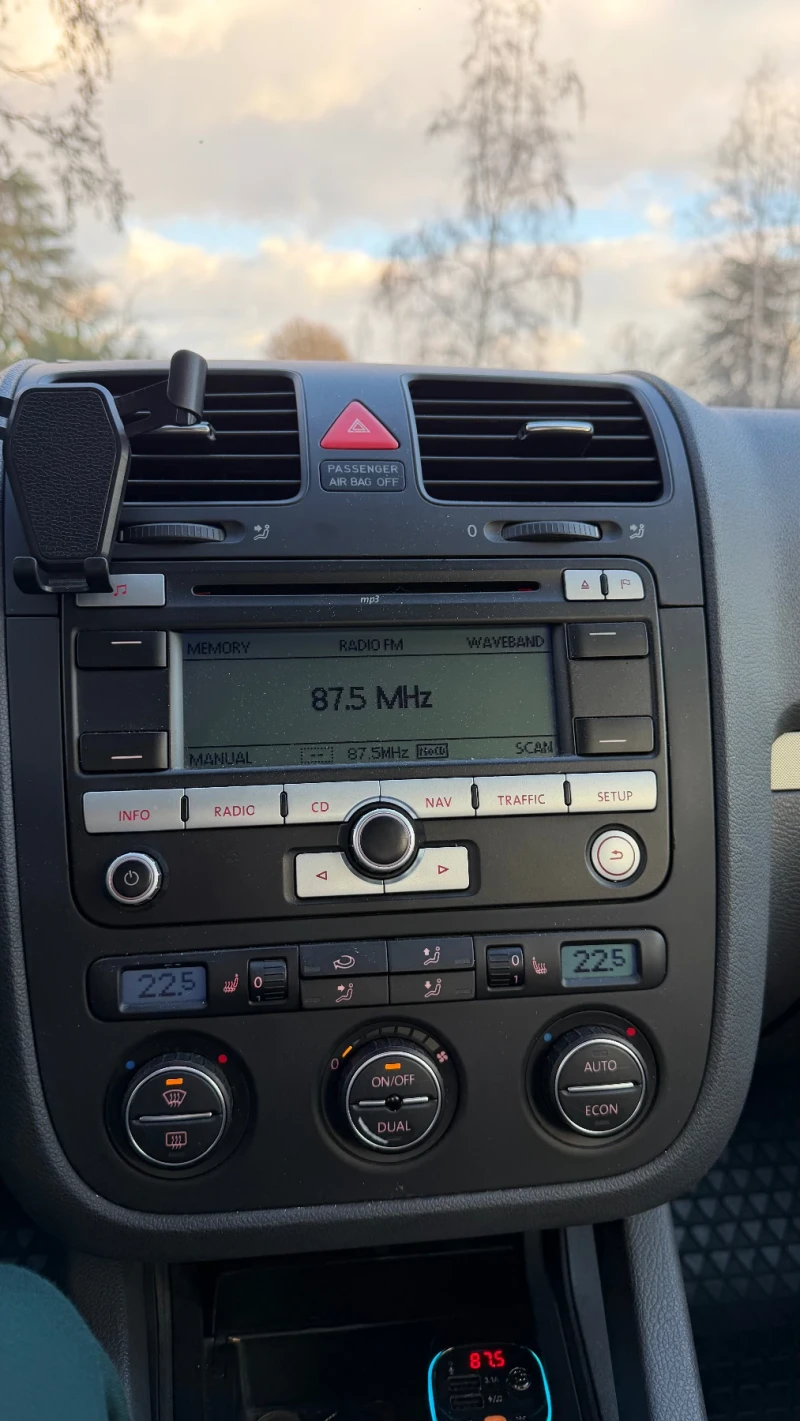 VW Golf Golf 5 1.6i, снимка 5 - Автомобили и джипове - 52774502