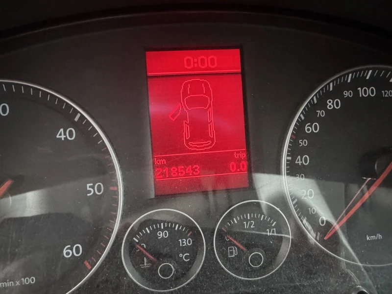 VW Touran 2.0Tdi 140ps., снимка 8 - Автомобили и джипове - 53462379