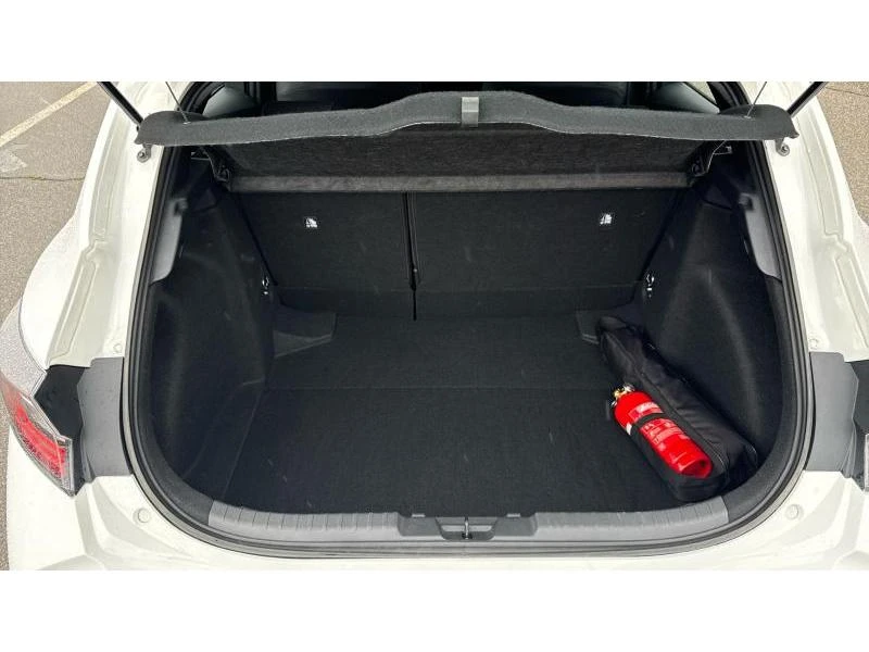 Toyota Corolla HB 1.8 HSD Executive - изображение 10
