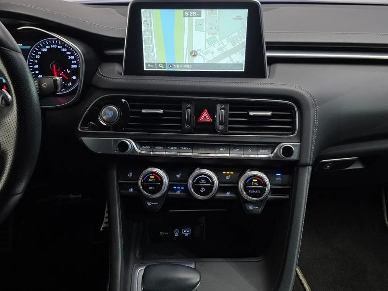 Genesis G70 2.0T AWD| 252к.с., снимка 15 - Автомобили и джипове - 56391817
