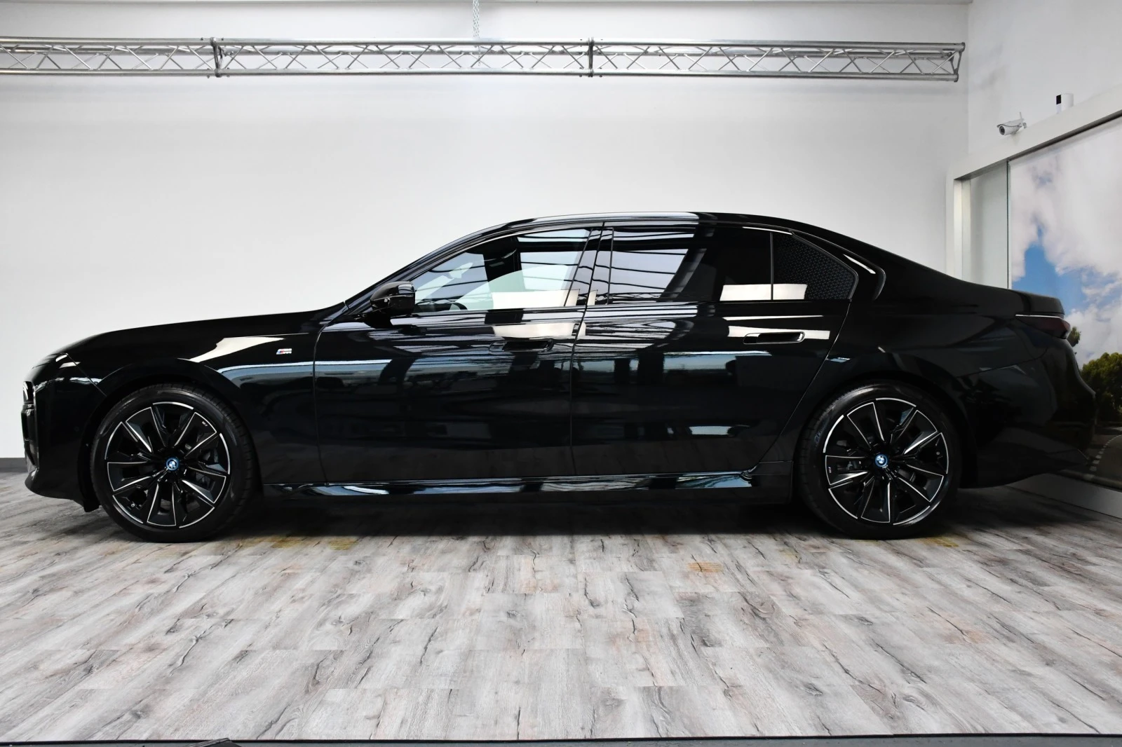 BMW i7 xDrive60 M Sport Executive Lounge - изображение 3