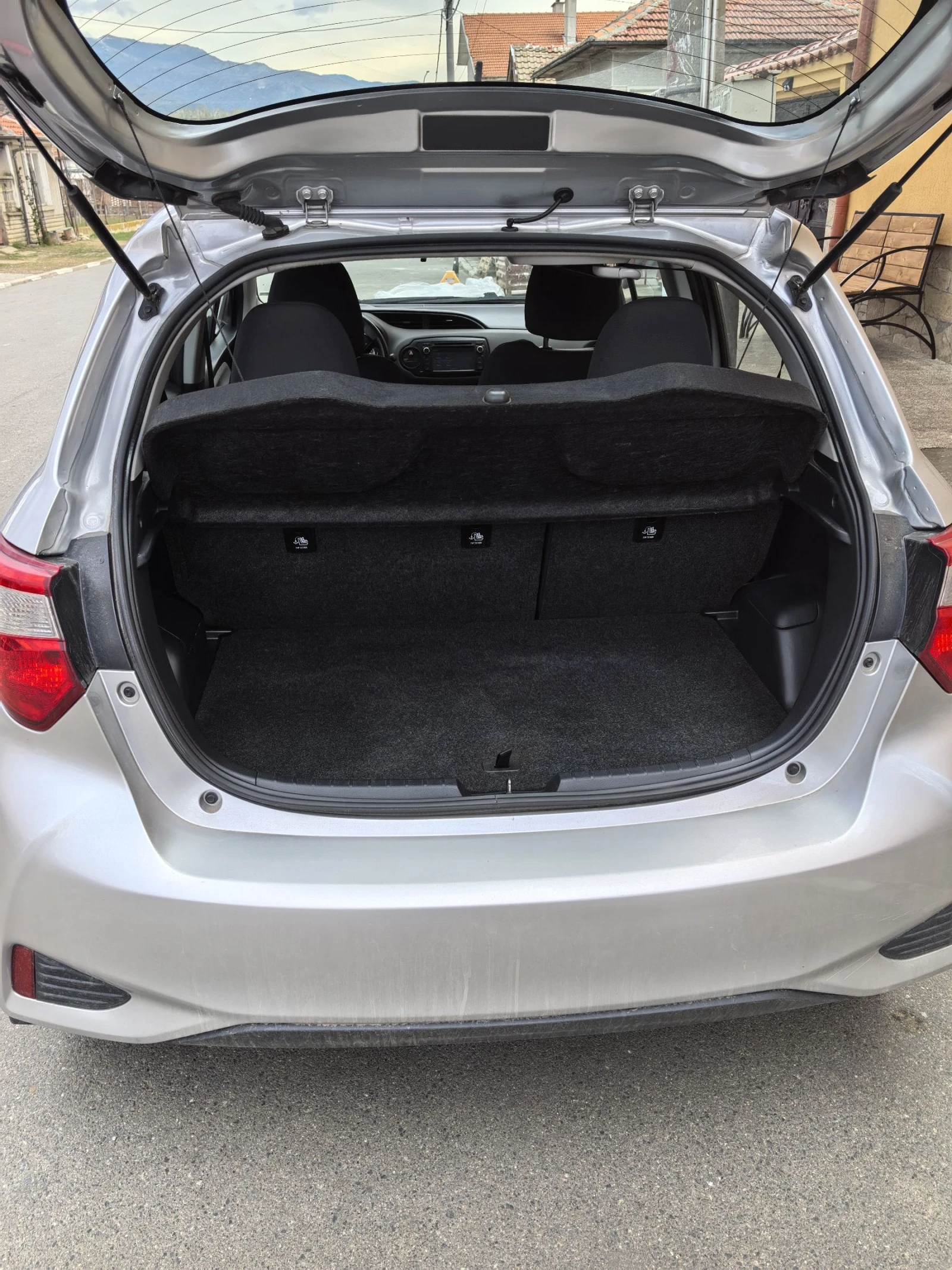Toyota Yaris LE - изображение 5