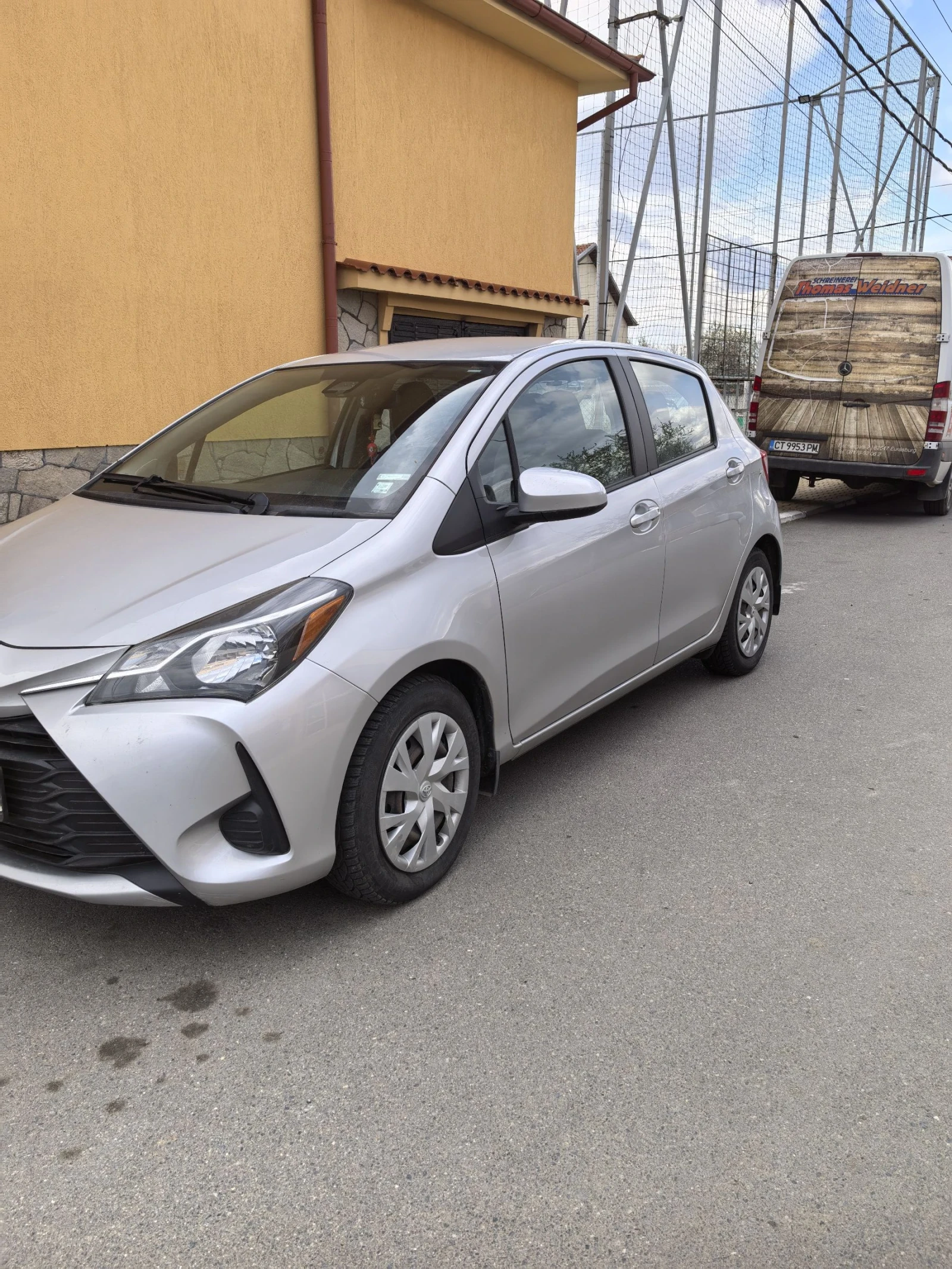 Toyota Yaris LE - изображение 4