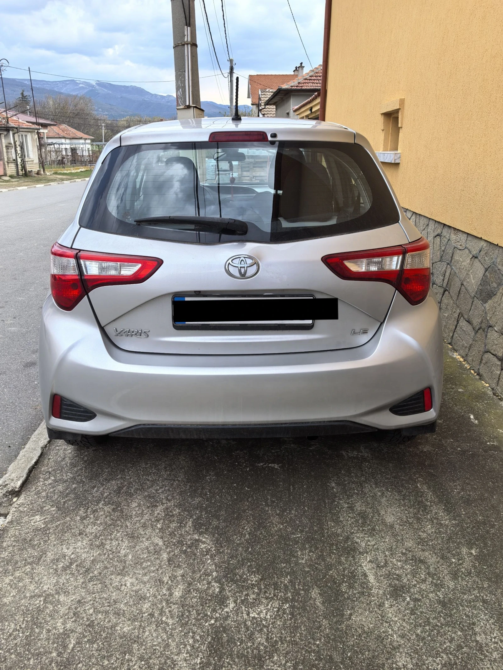 Toyota Yaris LE - изображение 2