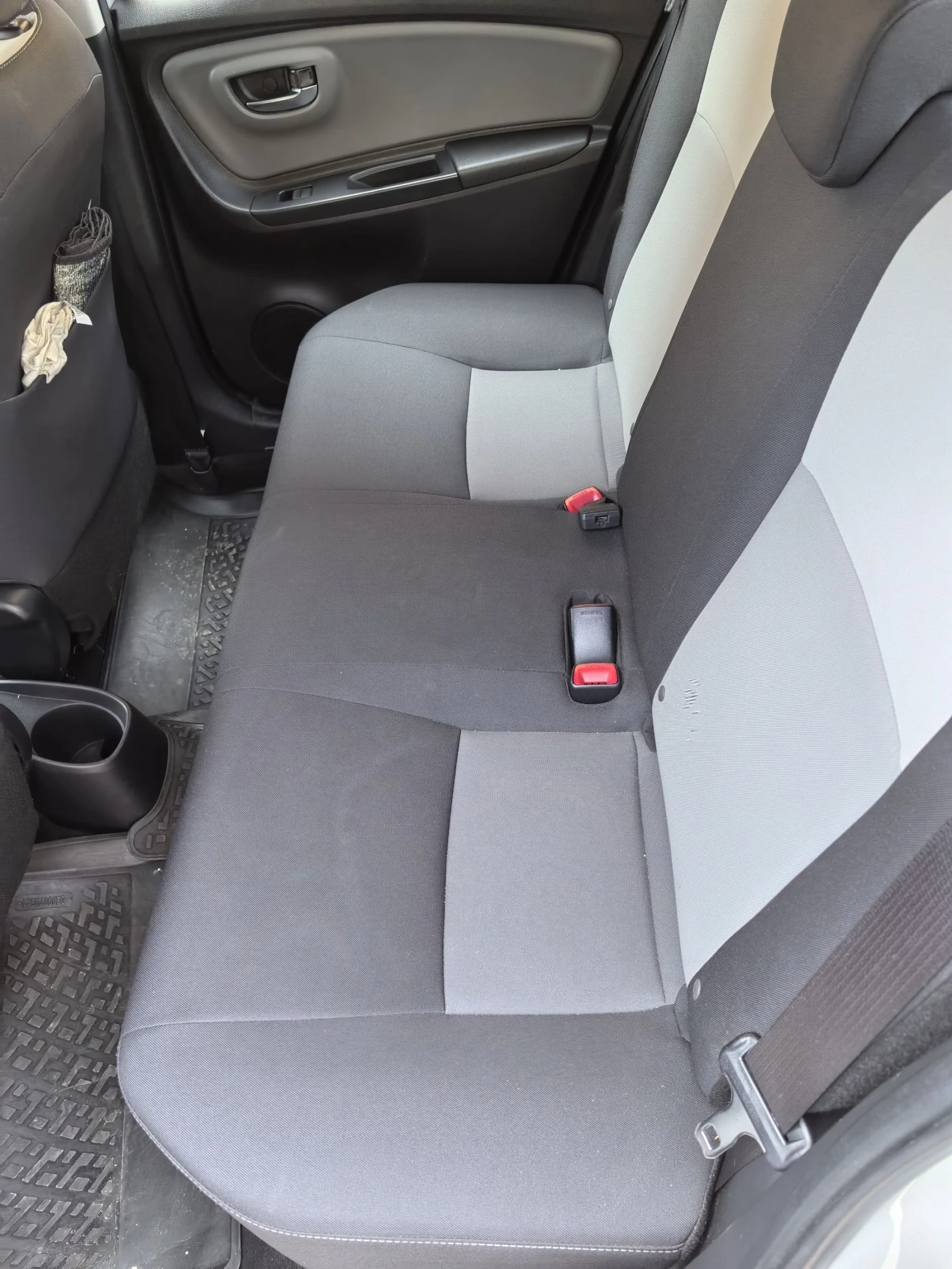 Toyota Yaris LE - изображение 9