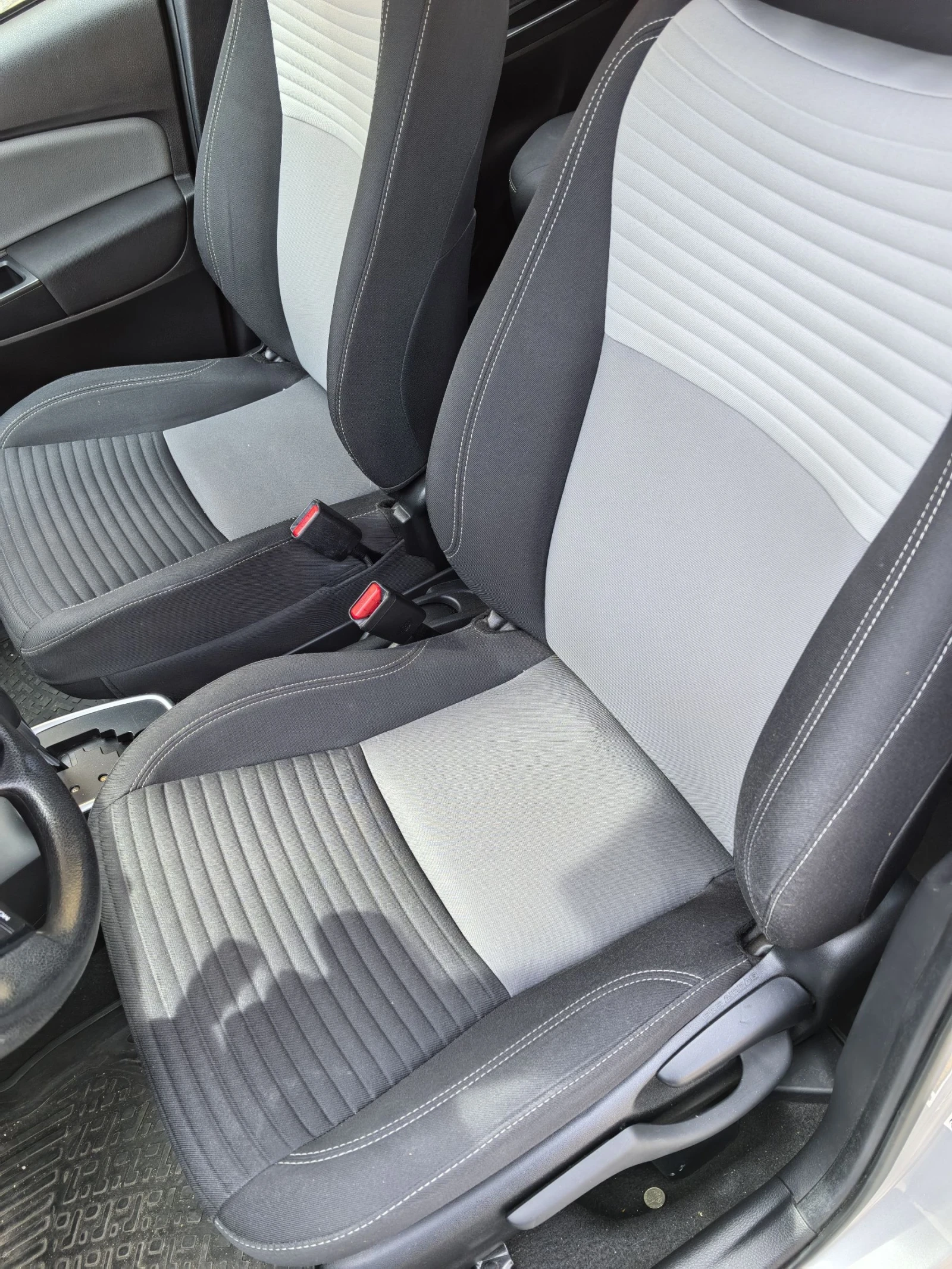 Toyota Yaris LE - изображение 8