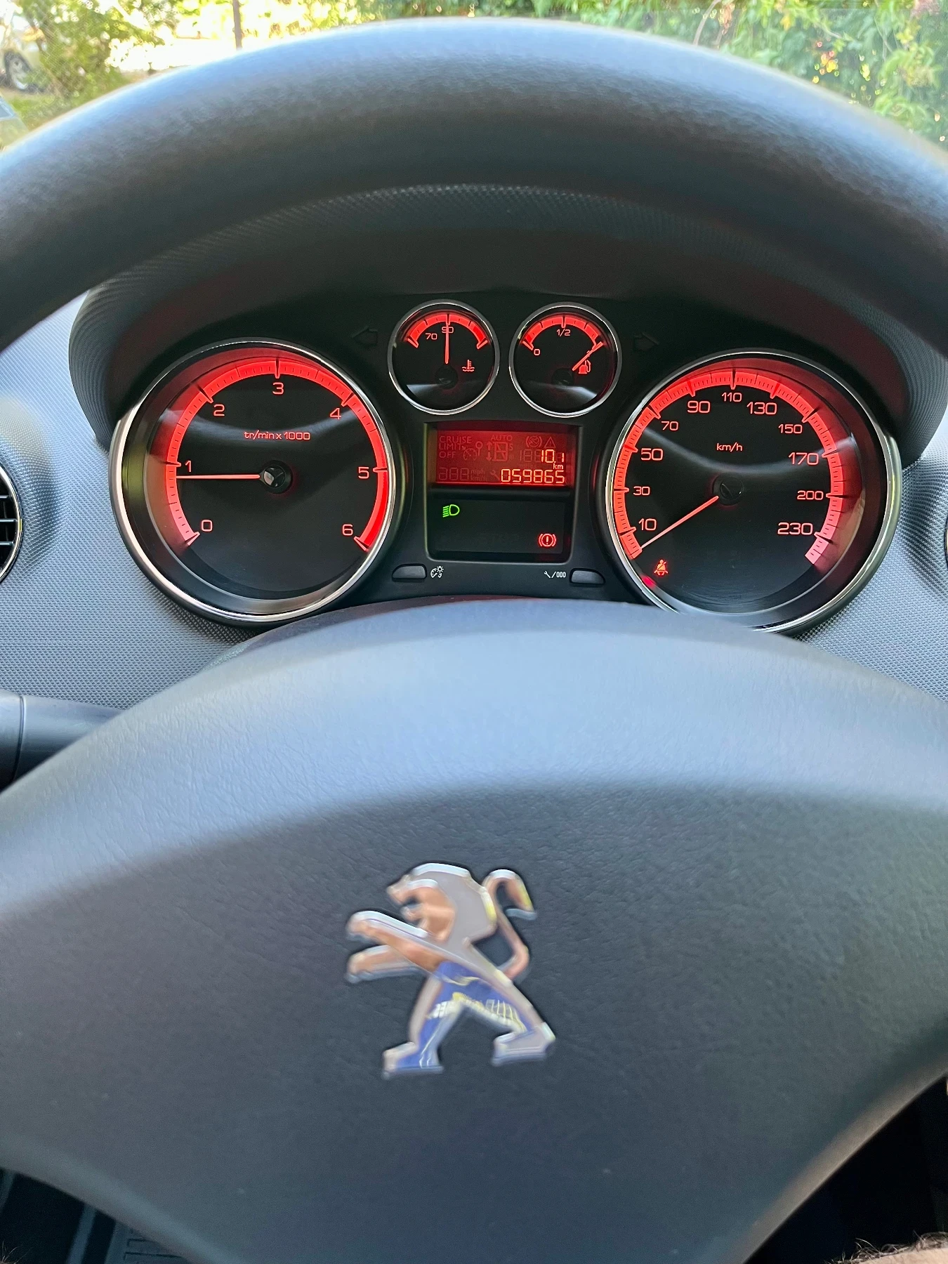 Peugeot 308 I generation II phase Facelift - изображение 10