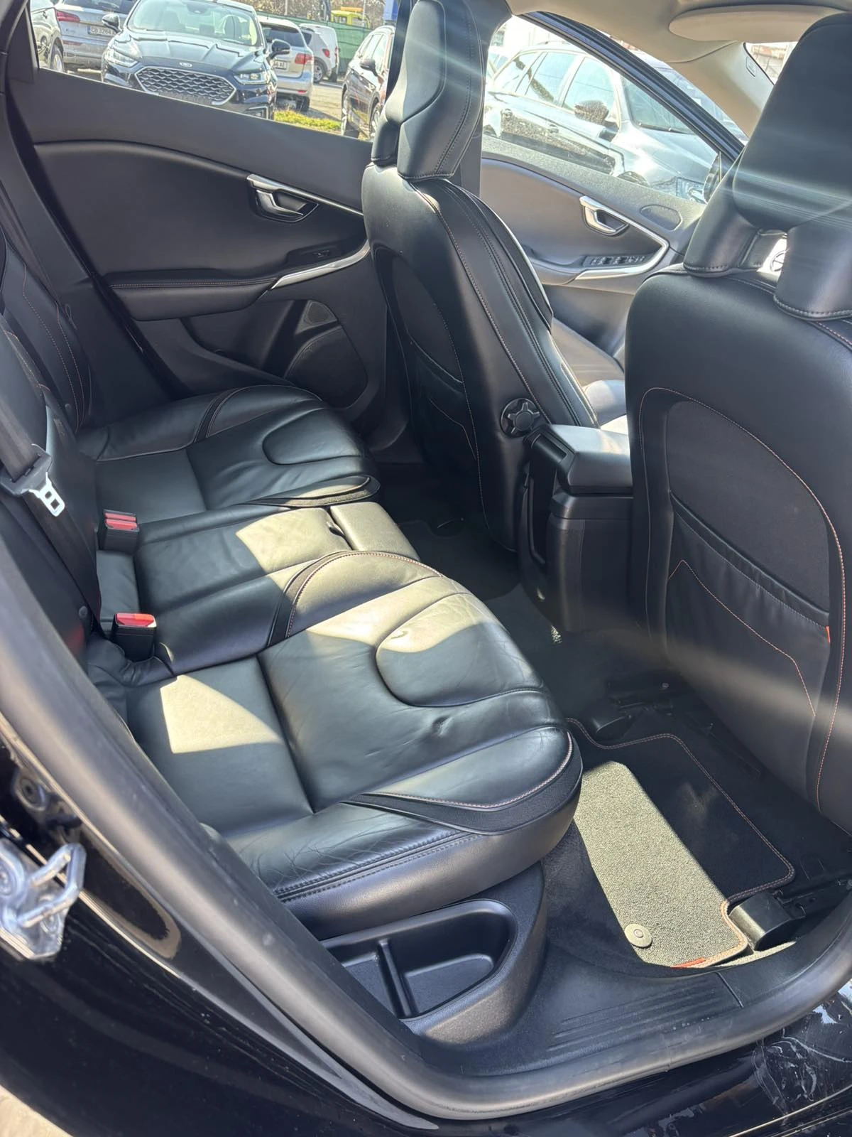 Volvo V40 D2, снимка 10 - Автомобили и джипове - 53735870